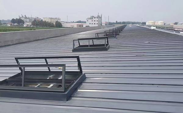 某中学室内体育馆铁门关排烟窗改造项目