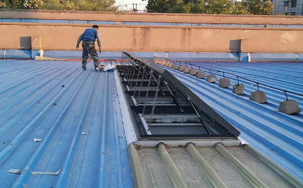 某区域性物流仓储中心铁门关排烟窗系统安装项目 某区域性物流仓储中心铁门关排烟窗系统安装项目