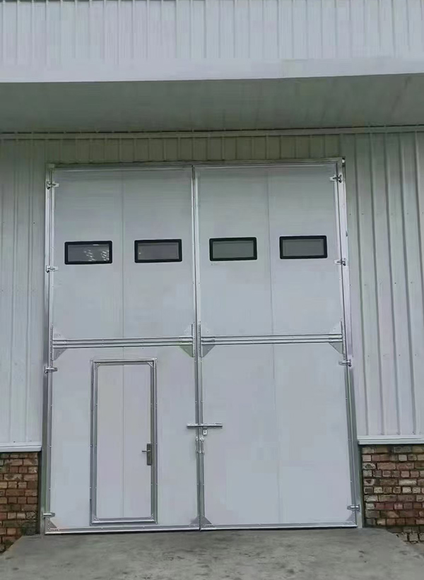 铁门关工业门在设备装配车间出入口的实施记录