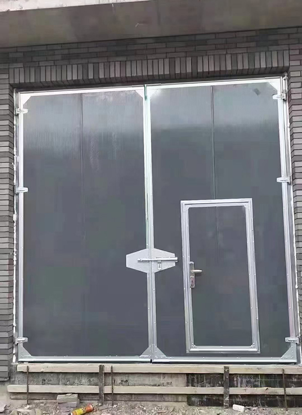 铁门关工业平开门在大型设备制造车间的应用实例 铁门关工业平开门在大型设备制造车间的应用实例