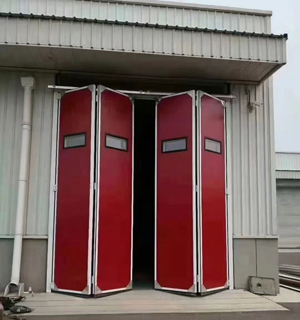 铁门关工业折叠门在大型装配车间出入口的应用实例